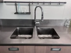 Cucina con penisola in legno a prezzo scontato 45%