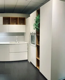 Cucina con penisola in melaminico bianca Ak project profilo 30° a prezzo scontato