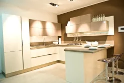 Cucina con penisola in polimerico a prezzo ribassato 50%
