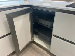 Cucina con penisola in vetro modello Riflex ad un prezzo riservato