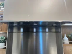 Cucina con penisola in vetro modello Riflex ad un prezzo riservato