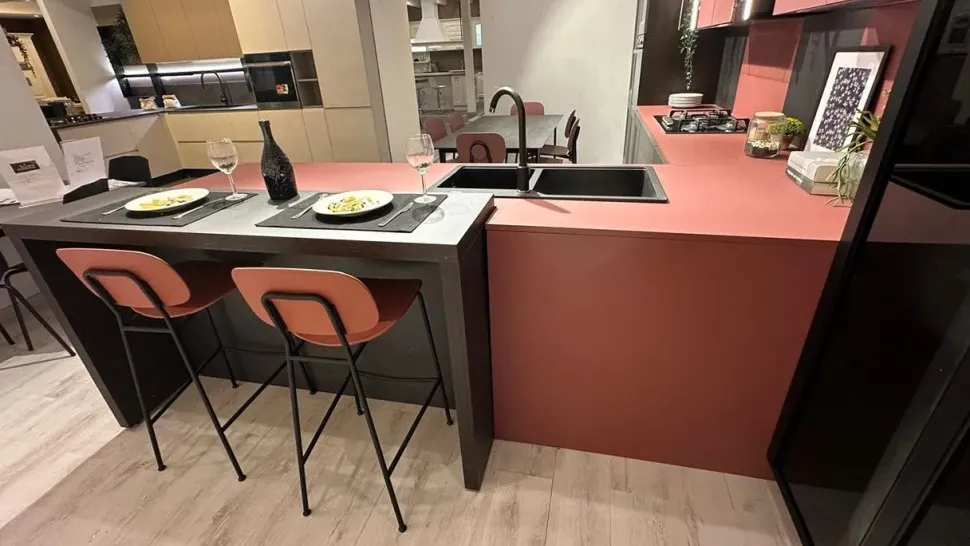 Cucina con penisola moderna antracite La casa moderna Ada a soli 9850 Euro