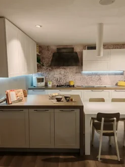 Cucina con penisola moderna bianca Arredo3 Frame a soli 8400 Euro