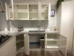 Cucina con penisola moderna bianca Ar