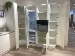 Cucina con penisola moderna bianca Ar