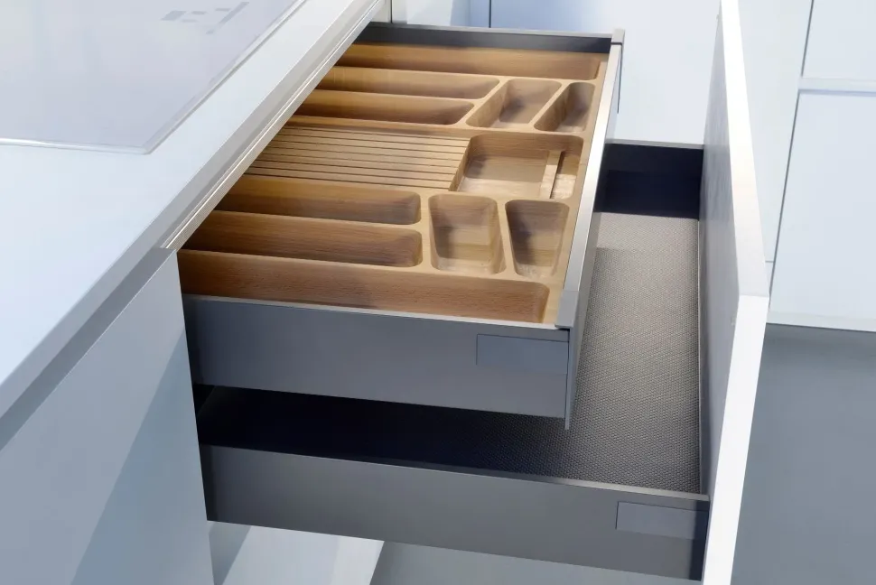 Cucina con penisola moderna Time Frighetto a prezzo ribassato