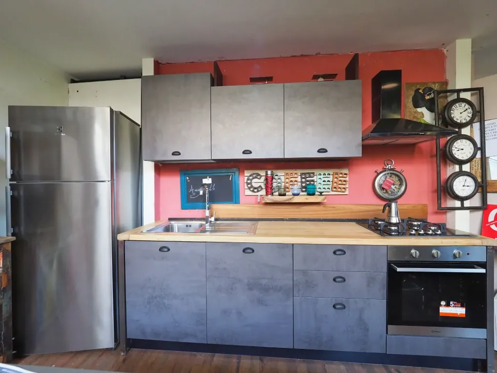 Cucina Cucina industrial piano legno lineare Outlet etnico con un ribasso imperdibile