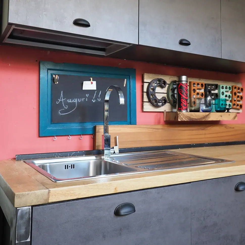 Cucina Cucina industrial piano legno lineare Outlet etnico con un ribasso imperdibile