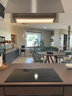 Cucina Cucina obliqua di Ernestomeda in offerta -35%