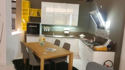 Cucina Cucinesse moderna ad angolo bianca in laccato lucido Bianca laccata