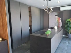 Cucina design con isola Mantis Binova a prezzo ribassato