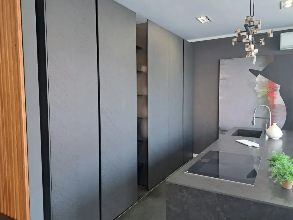 Cucina design con isola Mantis Binova a prezzo ribassato