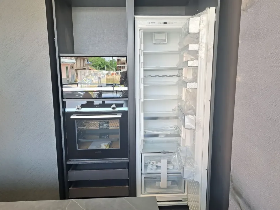 Cucina design con isola Mantis Binova a prezzo ribassato