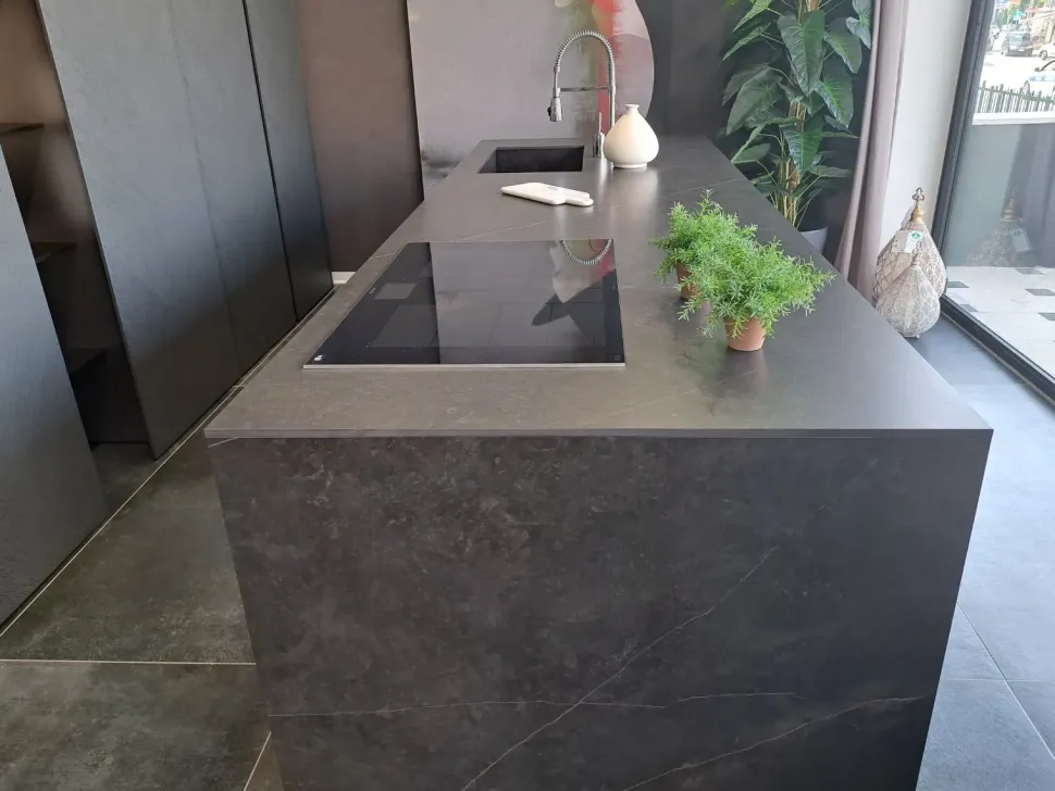 Cucina design con isola Mantis Binova a prezzo ribassato