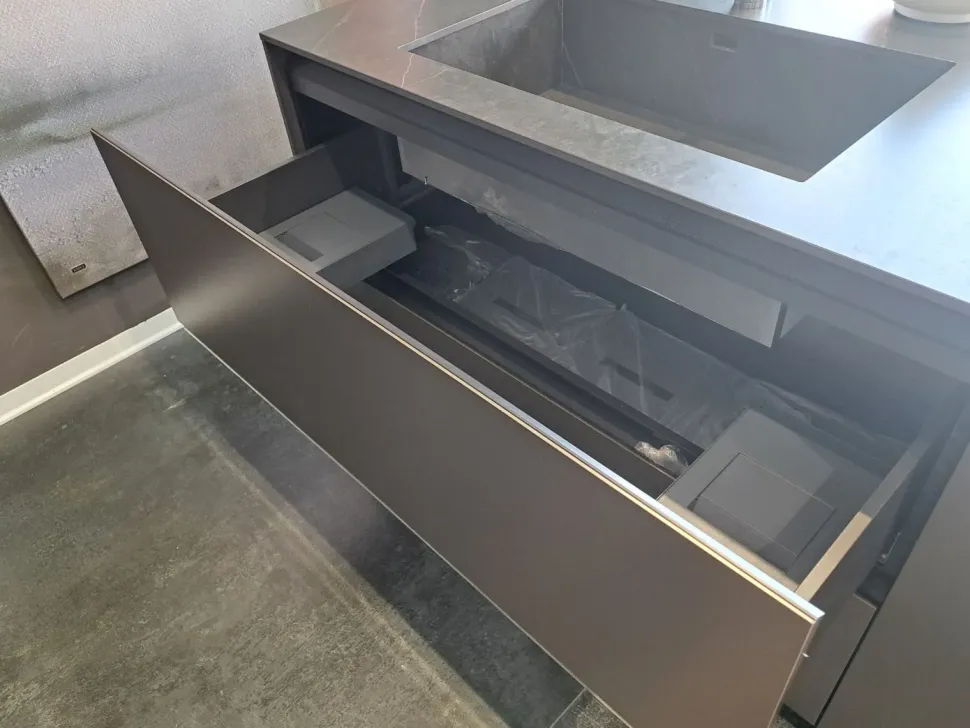 Cucina design con isola Mantis Binova a prezzo ribassato