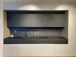 Cucina design lineare Fenix e laminato Artigianale a prezzo ribassato