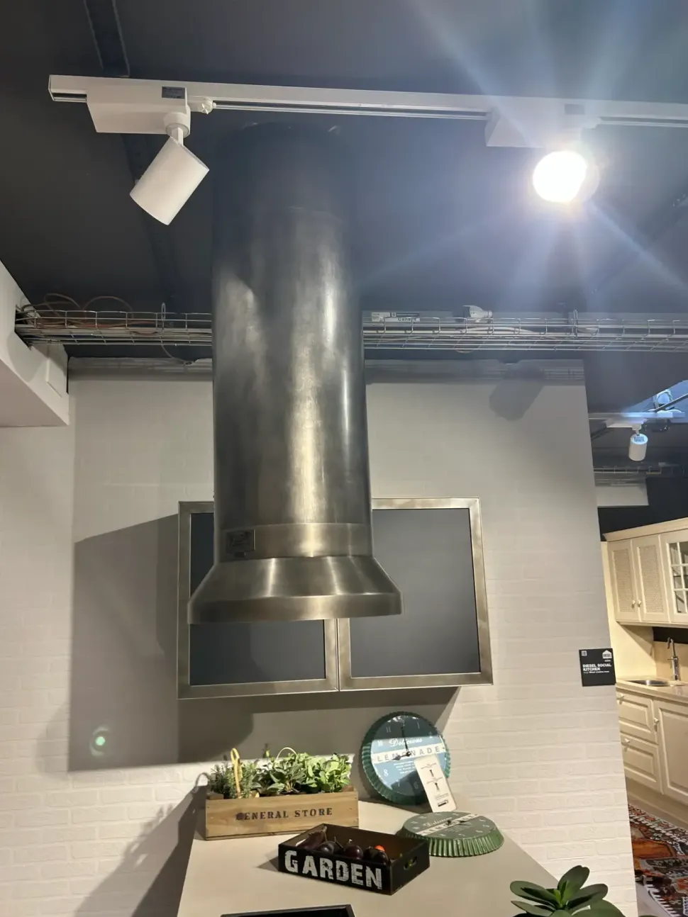 Cucina Diesel industriale rovere chiaro Scavolini con penisola scontata 51%