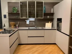 Cucina Euromobil design con penisola tortora in laccata Lain pro