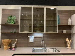 Cucina Euromobil design con penisola tortora in laccata Lain pro
