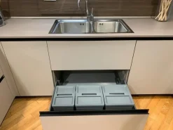Cucina Euromobil design con penisola tortora in laccata Lain pro