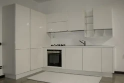 Cucina Euromobil moderna ad angolo bianca in polimerico lucido Filoescape