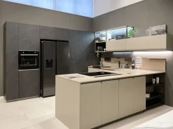 Cucina Formalia moderna grigio Scavolini ad angolo scontata 35%