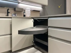 Cucina Formalia moderna grigio Scavolini ad angolo scontata 35%