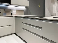 Cucina Formalia moderna grigio Scavolini ad angolo scontata 35%