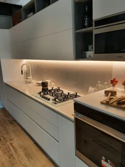 Cucina Frighetto moderna lineare bianca in melaminico Time. Estetica e funzionalità.