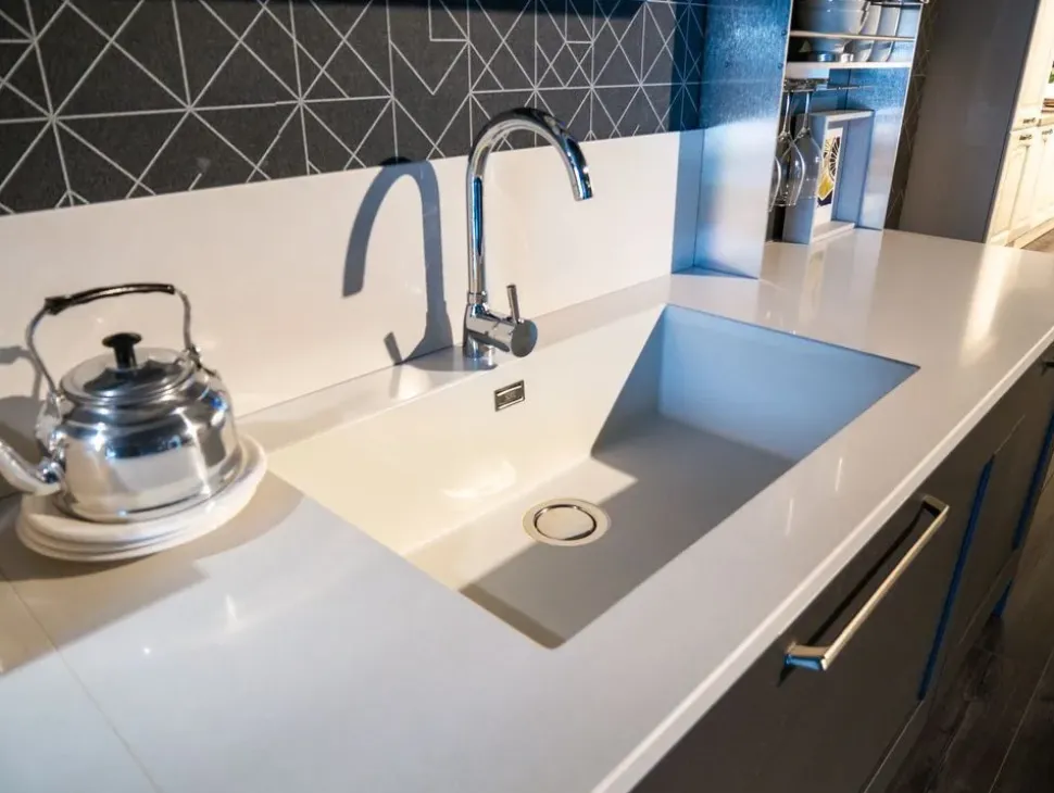 Cucina Gallery lineare Lube cucine con un ribasso imperdibile