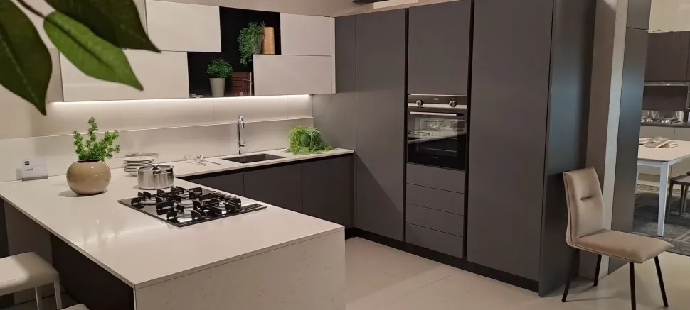 Cucina grigia design con penisola Alevè Stosa a soli 10500 Euro