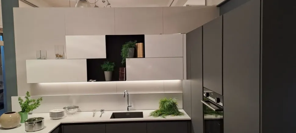 Cucina grigia design con penisola Alevè Stosa a soli 10500 Euro