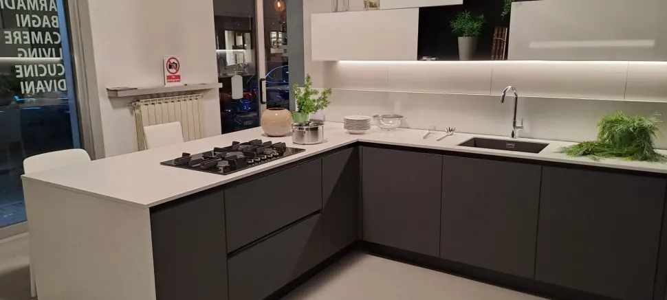Cucina grigia design con penisola Alevè Stosa a soli 10500 Euro