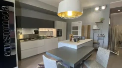 Cucina grigia design con penisola Ernestomeda Obliqua a soli 10902 Euro