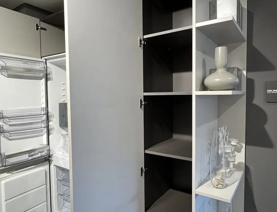 Cucina grigia design con isola Scavolini Delinea