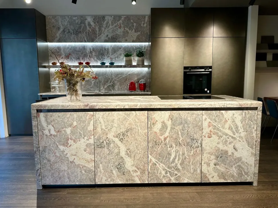 Cucina grigia moderna con isola Corner Zampieri cucine a soli 38950 Euro