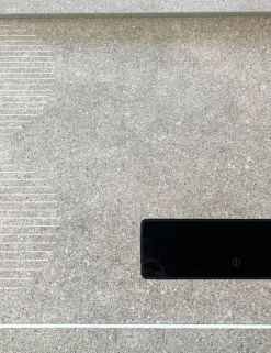 Cucina grigia moderna con isola Sign Ernestomeda in Offerta Outlet