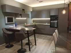 Cucina grigia moderna con penisola Evolution Scavolini