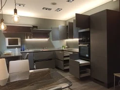 Cucina grigia moderna con penisola Evolution Scavolini