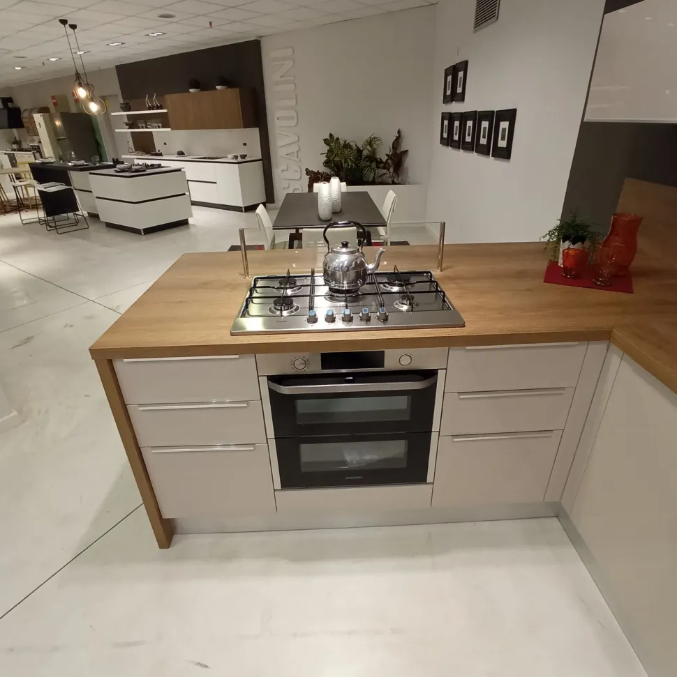 Cucina grigia moderna con penisola Urban Scavolini
