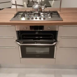 Cucina grigia moderna con penisola Urban Scavolini