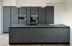 Cucina grigio design con penisola Ingrosso cucine moderne icm11 Primopiano cucine in Offerta Outlet