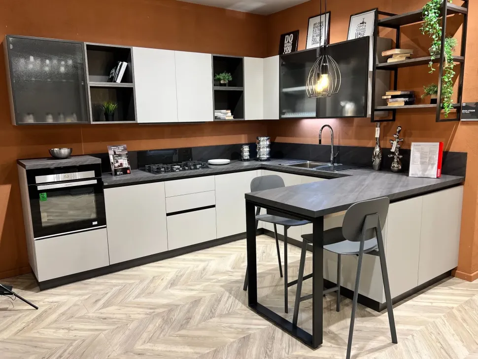 Cucina grigio moderna con penisola Evolution Scavolini