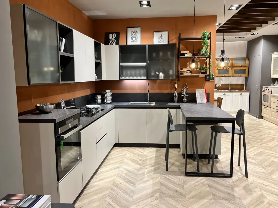 Cucina grigio moderna con penisola Evolution Scavolini