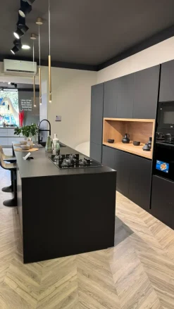 Cucina Infinity design antracite Stosa con isola scontata 45%