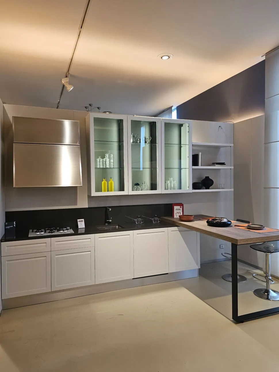 Cucina inglese con penisola Carattere Scavolini a prezzo scontato