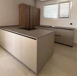 Cucina Ingrosso cucine moderne icm66 moderna tortora con penisola Primopiano cucine