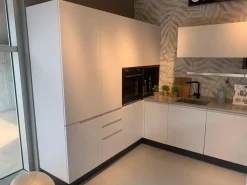 Cucina Karma moderna grigia Stosa con penisola scontata 50%