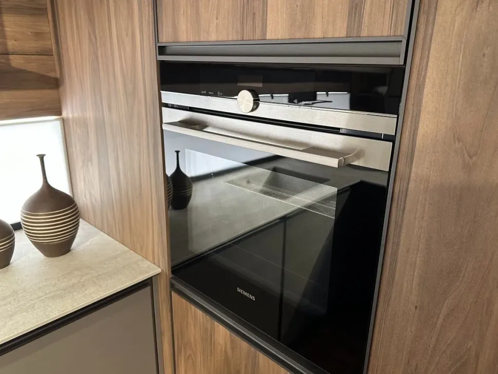 Cucina Kronos con penisola Arredo3 con uno sconto imperdibile