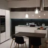 Cucina Light moderna bianca con penisola Modulnova scontata 50%